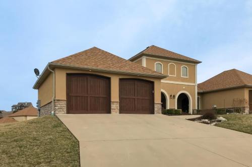 Fieldstone Bluffs Apartment | Relax a While