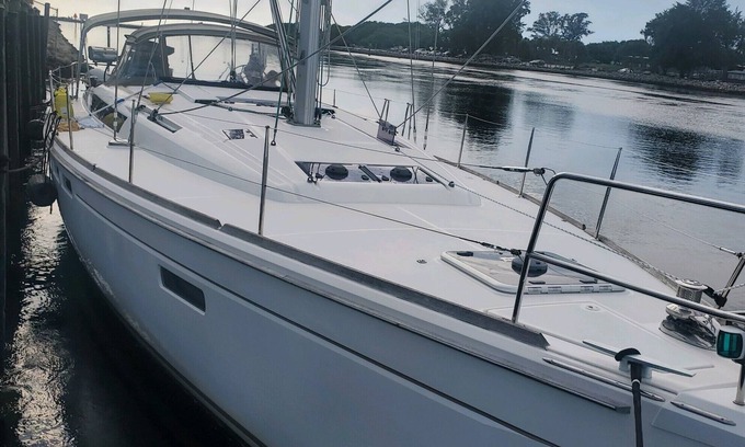 Burnt Store Marina Boat Rental | Relax and enjoy life’s simple pleasures! Come stay on a 52ft yacht