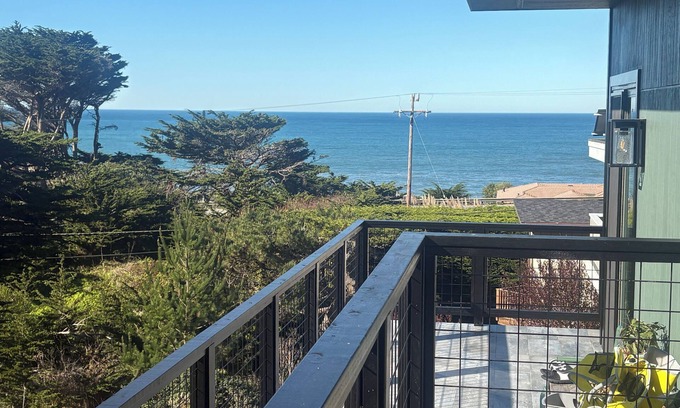 Montara Apartment | Relax And Enjoy The California Coast From This Lovely Private Suite