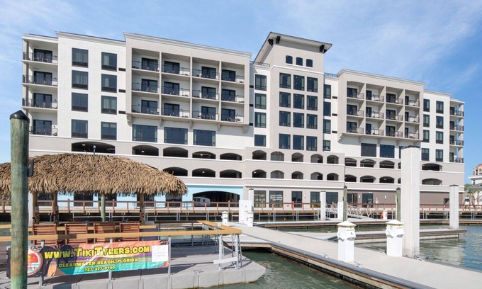 Clearwater Beach Hotel | Relax and Unwind! 2 Great Units, Outdoor Pool, On-Site Restaurant and Bar