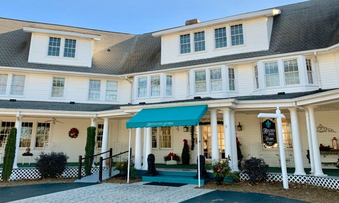 Badin Apartment | Relax and unwind in the quiet surroundings of this historic inn.