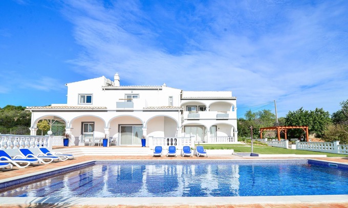Ariolos Villa | Relax and unwind in Vila Vale Mouro amazing views
