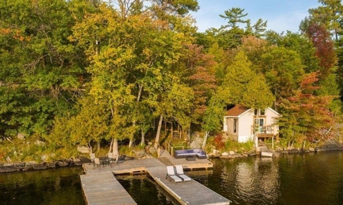 Port Carling Cottage | Relax at Lake Joseph-Kayak, SUP, Dock, BBQ, Swim