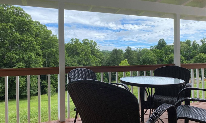 Burnsville House | Relax at the Stargazer, clean & serene!