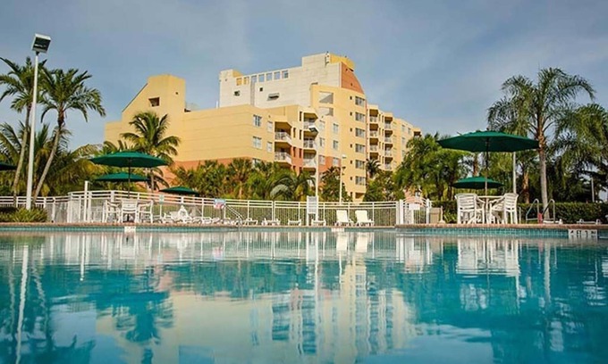Weston Resort | Relax at Vacation Village Resort near Bonaventure Golf Club!