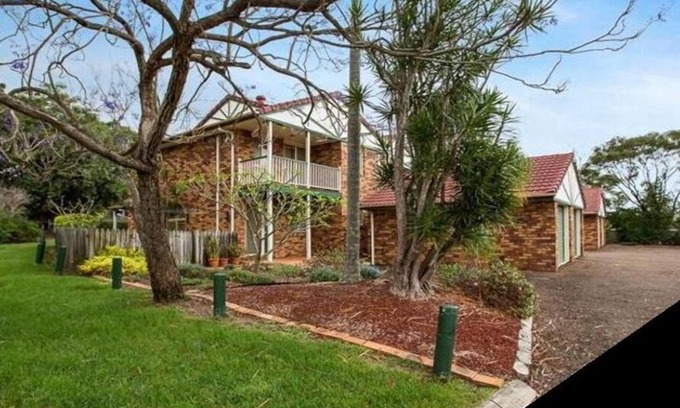 Forest Lake House | Relax by the Park