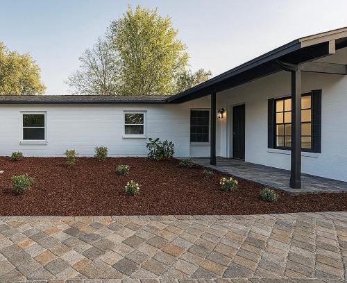 Berkeley Manor House | Relax & Explore Gulf Coast Modern Stay