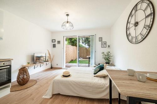 Cros-de-Cagnes Apartment | Relax Garden, Swimming pool in French Riviera