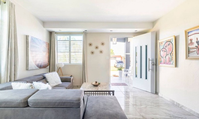Maleza Baja House | Relax Home Plenty Space Near The Airport - 4min