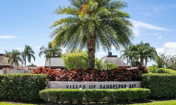 Port Saint Lucie Villa | Relax in a Beautiful Park Like Setting on the St Lucie River