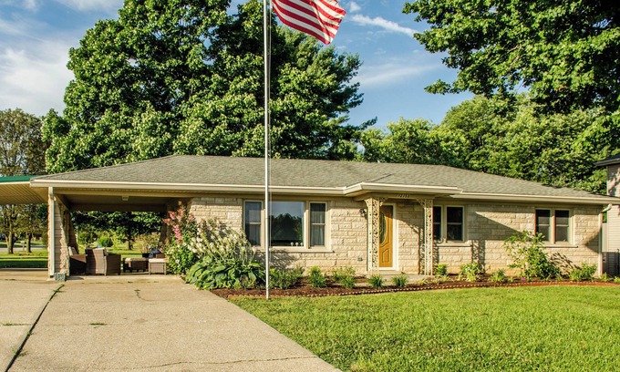 Mount Washington House | Relax in Kentucky! Bourbon Trail, Pet-friendly, free coffee & WIFI