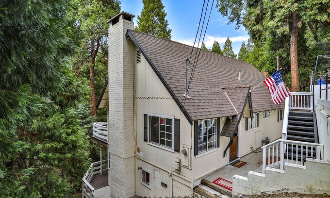 Cedar Glen Ski Chalet | Relax in Lakeside Cabin to stay peaceful , with a hidden serenity