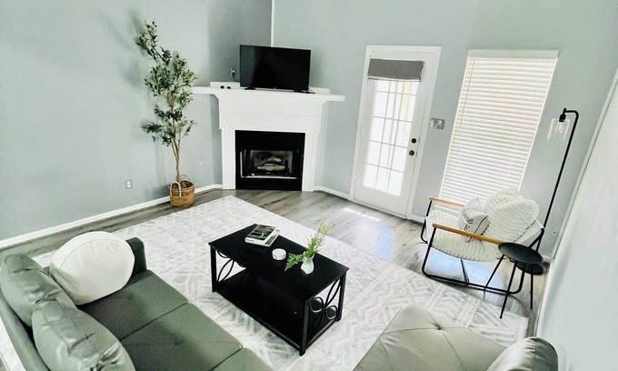 Martinez House | Relax in modern style and comfort in Augusta!