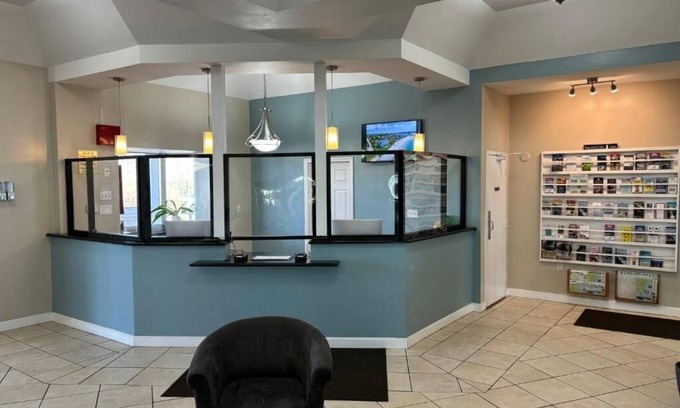 Teaticket House | Relax in Our Welcoming Inn with Heated Indoor Pool & Free Breakfast - 4 Units