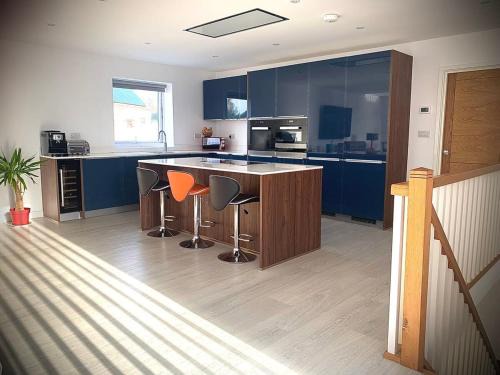 Holywell House | Relax in style at my stunning Holywell Beach home