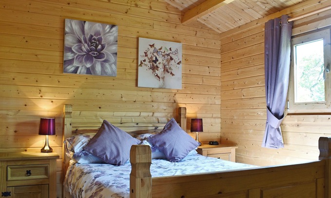 Stoulton Cottage | Relax in the hot tub whilst admiring beautiful views over the surrounding countryside.