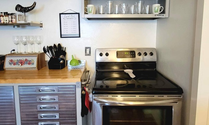 Holly Hill House | Relax in this charming house located a few minutes from the beach!
