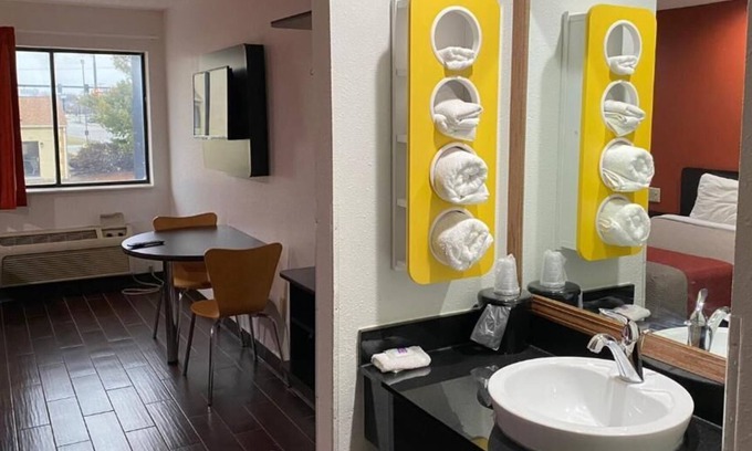 Franklin Hotel | Relax Inn