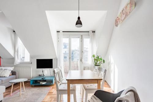 Castle Hill Apartment | Relax Into Loft Living At A Light-Filled City Escape