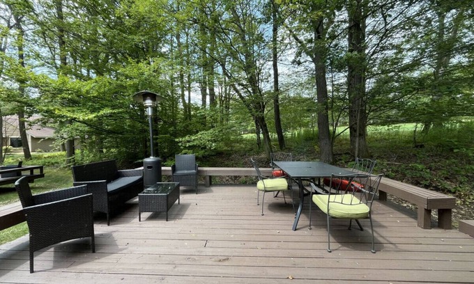 Jefferson Township House | Relax on the Fairway | Family & Pet-Friendly, Hiking & Golf Nearby β³πΎ