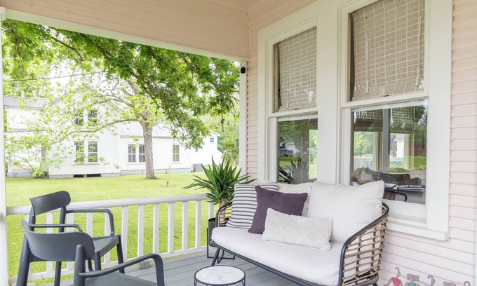 La Grange House | Relax on the Porch Swing | Walk to La Grange Square | Water Street Bungalow