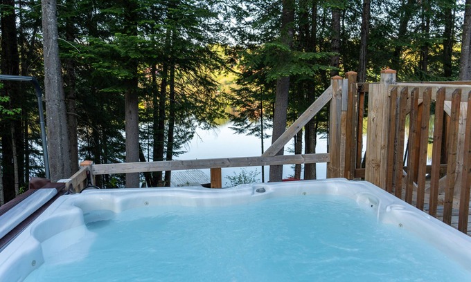 Chertsey House | Relax Sur le Lac bord de l’eau avec spa CITQ258834