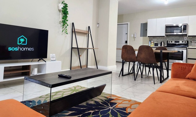 Beverly Hills Apartment | Relax @ the Lofts Lounge 2B/R lGymlTennis|Views