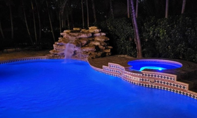 Pinecrest House | Relax under the Palms in Pinecrest! Waterfall, Pool and spa