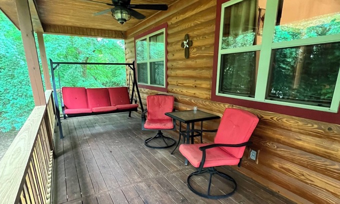 Caddo Gap Cabin | Relax with the whole family at this peaceful cabin on the Caddo River!