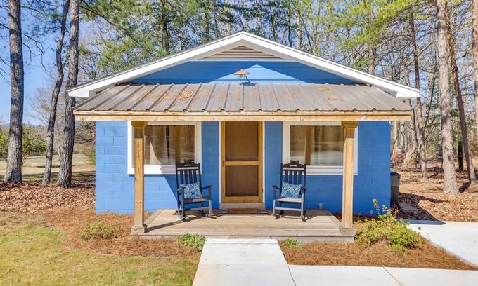 Greer Apartment | Relax & Work: Scenic Greer Cottage w/Office Setup