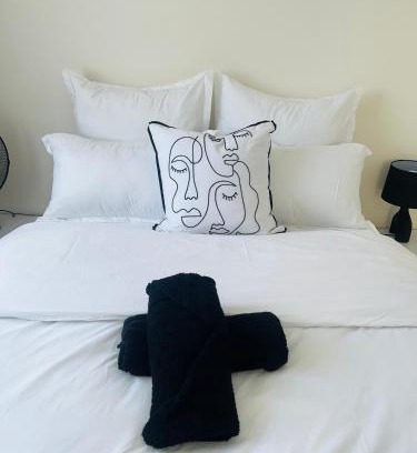 Trawal House | Relaxa Sleep & Go - Self Catering Accommodation