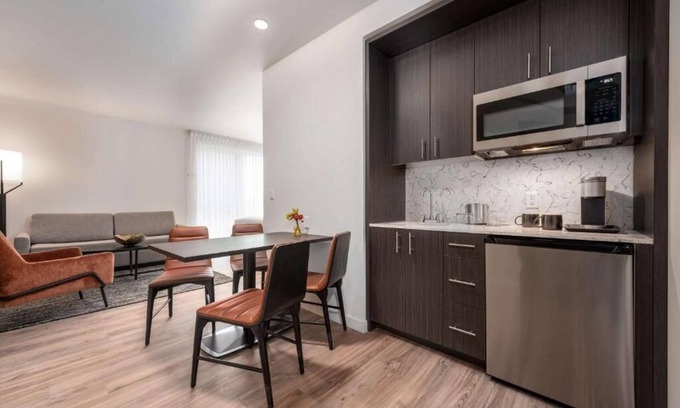 Central Area Hotel | Relaxation Awaits in Oregon's Capital! Pet-friendly Property!