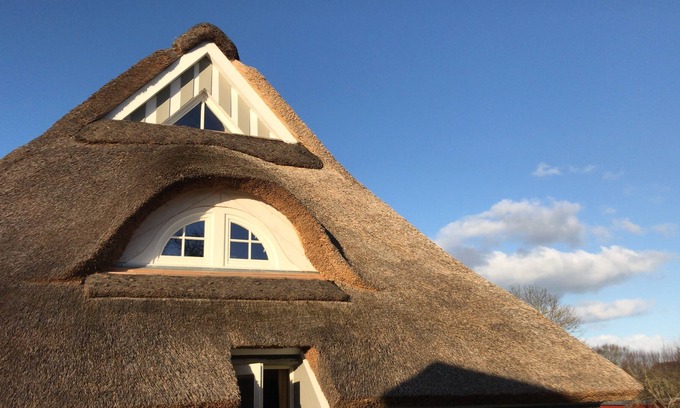 Puttgarden House | relaxation comes under thatch......with a sauna