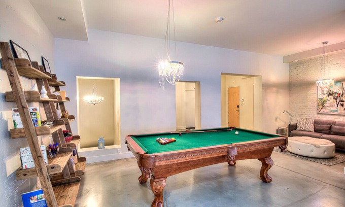 Maisonneuve Apartment | Relaxation, comfort, and convenience! The ultimate destination to experience Montreal.
