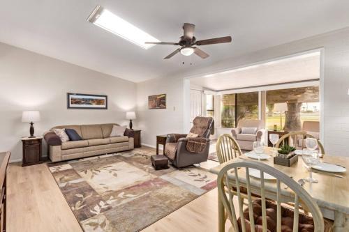 Sun City House | Relaxing 2BR plus Den Golf Retreat with Backyard and BBQ