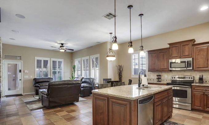 Verrado House | Relaxing 3bed 2 bath well equipped and designed home in the heart of Verrado