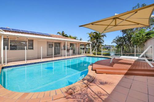 Robina Villa | Relaxing 4BR Robina Escape with Parking & Pool
