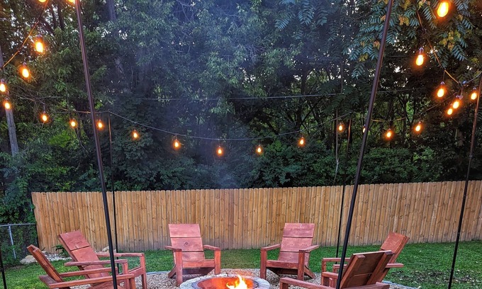 Northeast Kansas City Apartment | Relaxing! 5mins from downtown, 10 from Arrowhead! w/firepit, historic area!