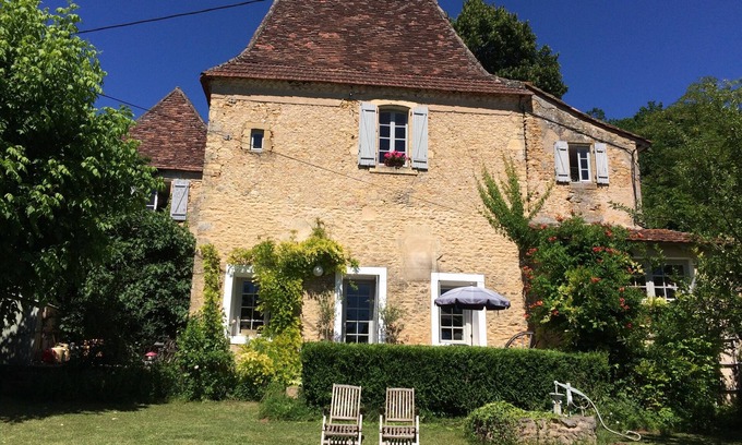 Tremolat Apartment | Relaxing accommodation in a 1610 house, in Tremolat in the Dordogne