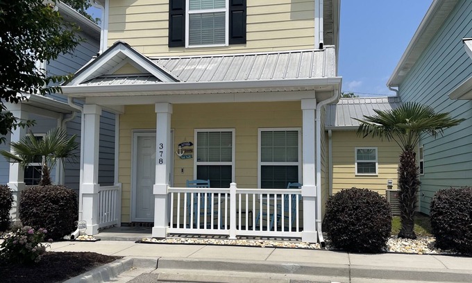 Myrtle Beach Cottage | Relaxing and Cozy Cottage, only a block from the beach!