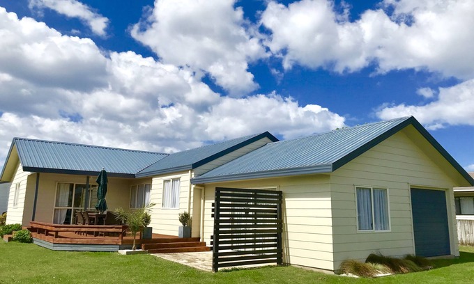 Cooks Beach House | Relaxing beach vacation - beautiful, quiet and clean