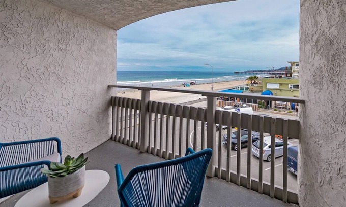 Mission Beach Hotel | Relaxing Beach Vibe Near Pacific & Mission Beach! Onsite Parking and Pool!
