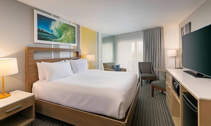 Mission Beach Hotel | Relaxing Beach Vibe Near Pacific & Mission Beach! Onsite Parking and Pool!