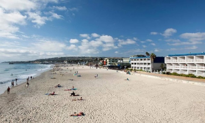Mission Beach Hotel | Relaxing Beach Vibe Near Pacific & Mission Beach! Onsite Parking and Pool!