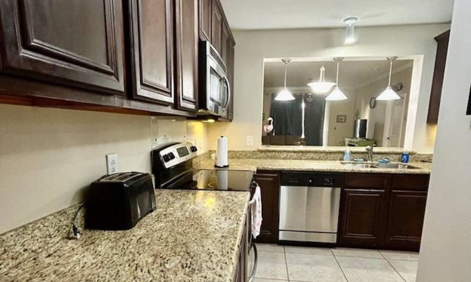 Henderson Point Condo | Relaxing Beachside Retreat