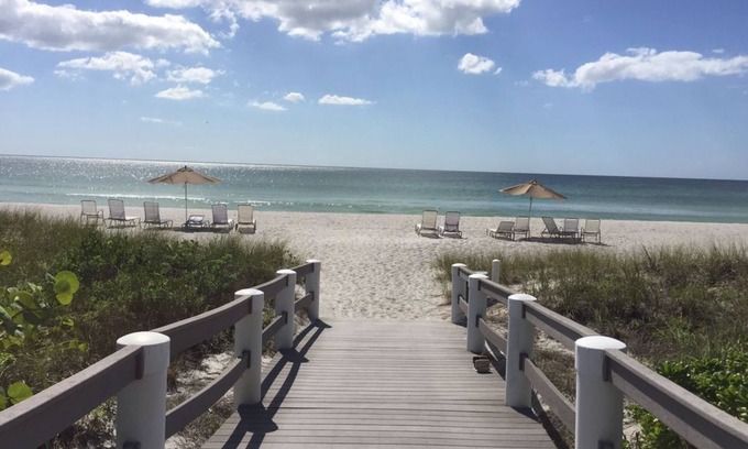 Longboat Key Condo | Relaxing Beachside Retreat on Longboat Key