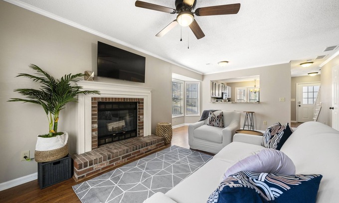 Smyrna House | Relaxing BoHo Retreat near Truist Park