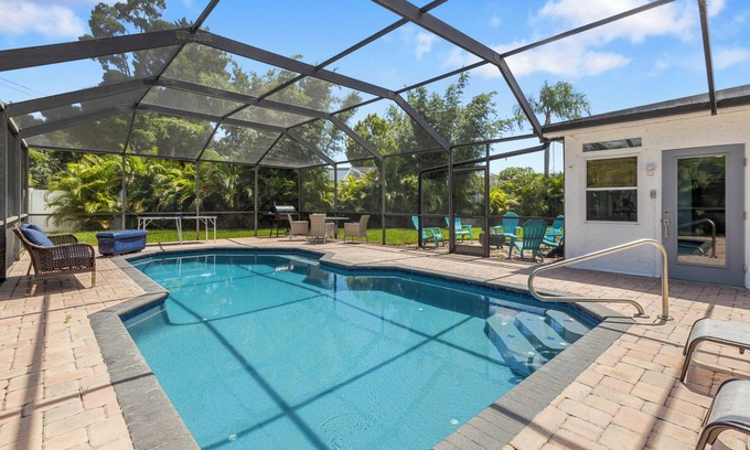 Clearwater House | Relaxing Coastal Comfort - Heated Pool