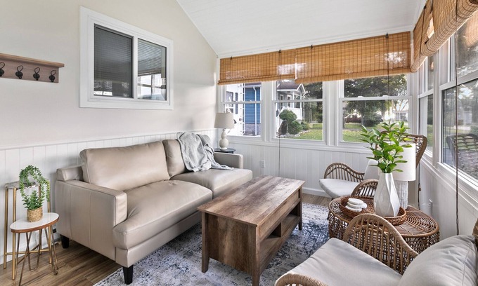 Town of Essex Cottage | Relaxing Cottage near EPIC wineries