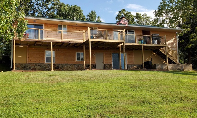 Bull Shoals House | Relaxing Family-Friendly Cabin with Sprawling Deck & Fun-filled Game Room
